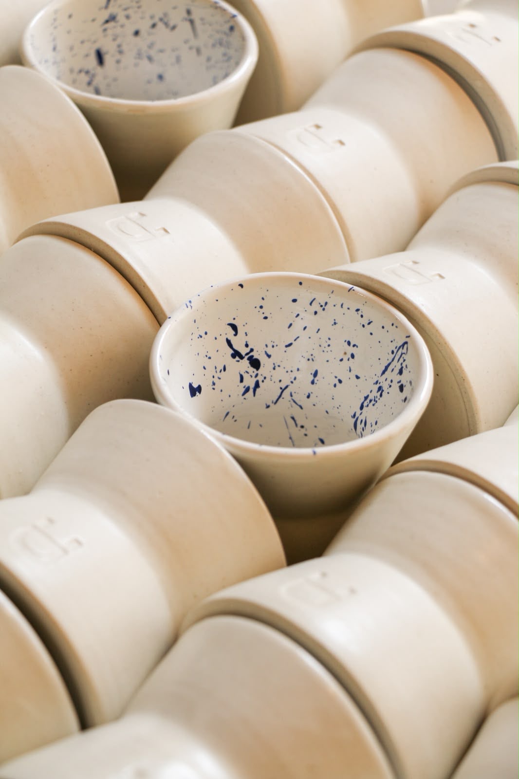 WAISTED CUP BLUE CHAOS 200ML