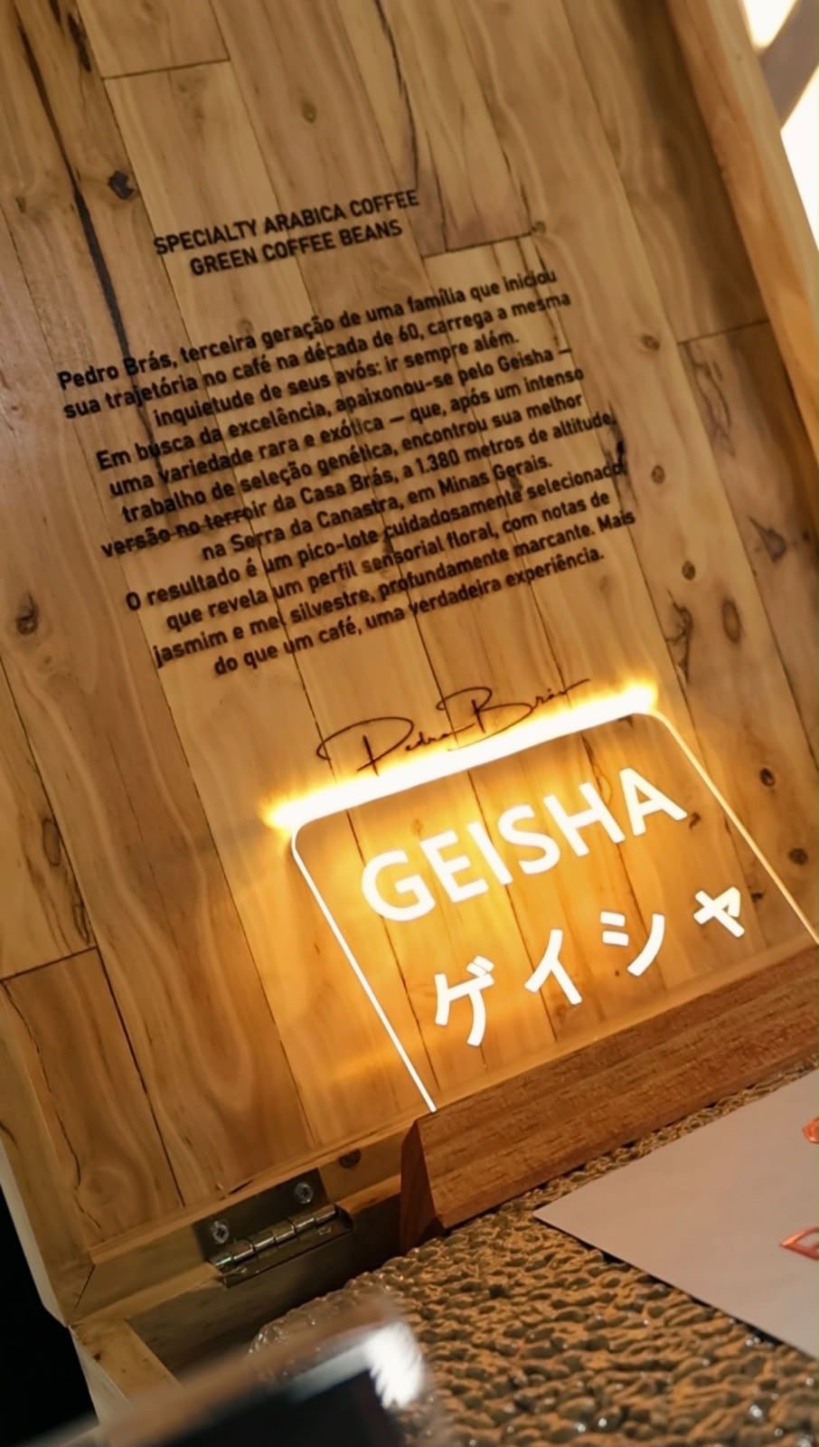 A história do produtor, gravada na tampa